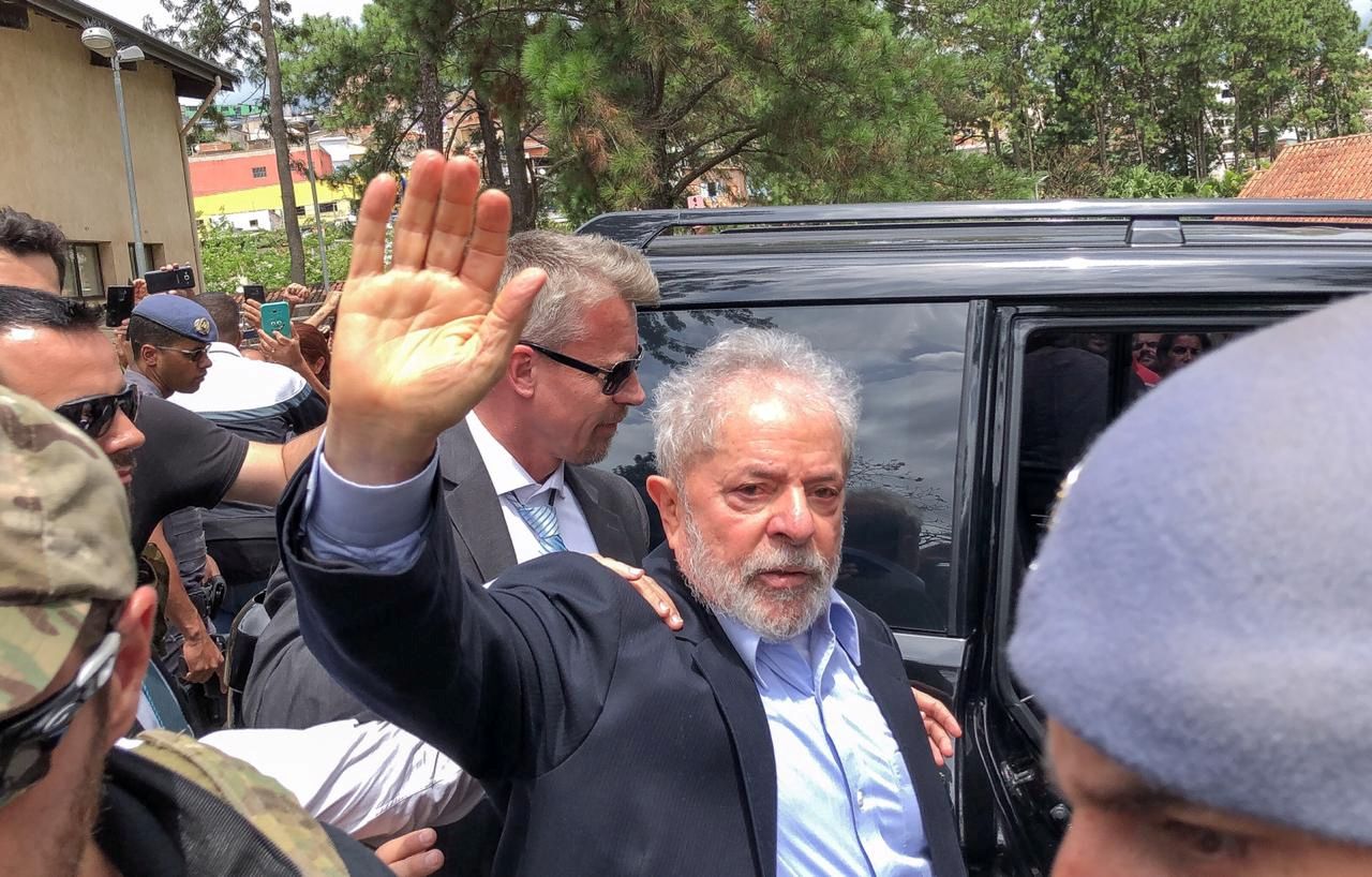 Lula cumple una condena en la Superintendencia de la Policía Federal de Curibita desde el 8 de abril de 2018.