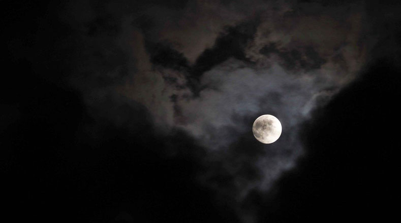 Kōbe, Japón. Su nombre oficial es "Luna llena de marzo" y que la fecha haya coincidido con el equinoccio de primavera se vio por última vez en el año 2000.