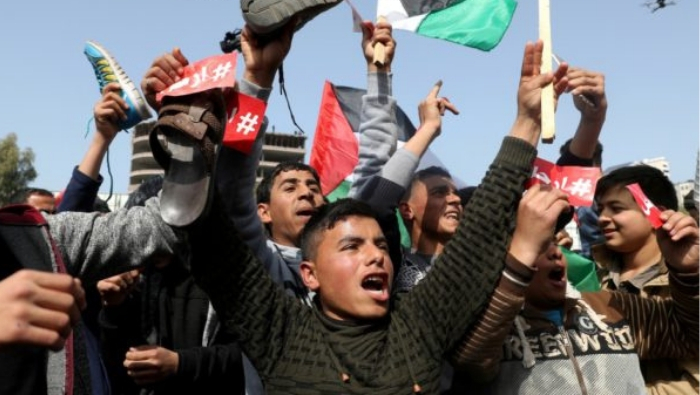 Jóvenes palestinos aseguran que la ley el estado-nación judío intenta borrar su identidad palestina.