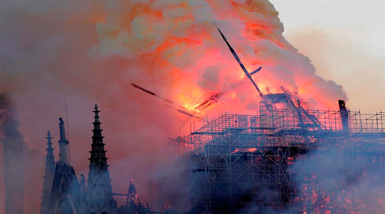 Las fotos más impactantes del incendio en Notre Dame