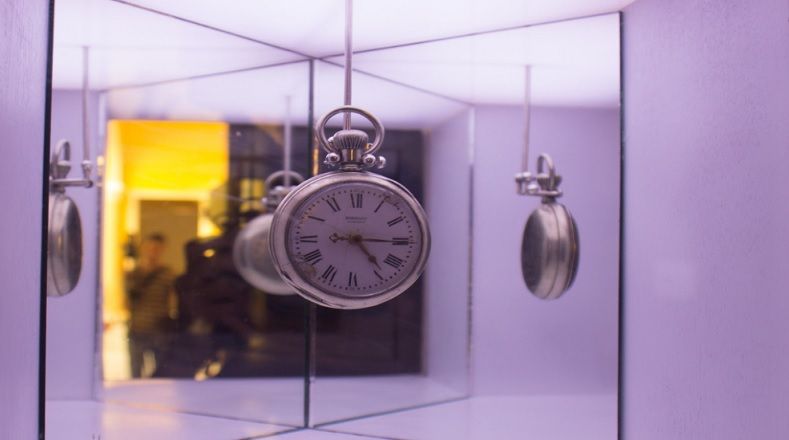 Un total de doce relojes de bolsillo relacionados con importantes figuras de la Guerra de Independencia de Cuba son expuestos en la galería. 