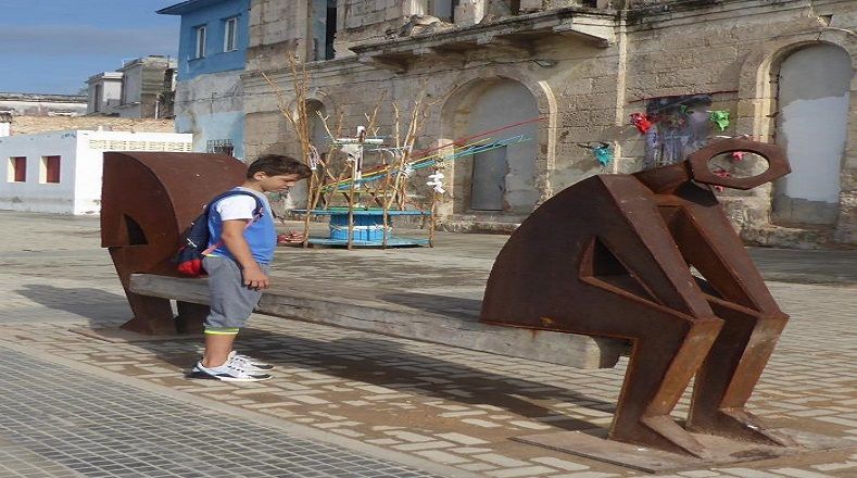 Ríos Intermitentes es una propuesta artística que deleita a todo aquel que transita por la Plaza de la Vígía, muy cerca del río San Juan, donde las piezas metálicas son uno de los mayores atractivos.