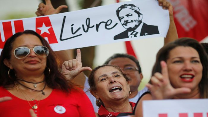 Chomsky espera que tras ser liberado, Lula hará mucho más que cumplir la promesa de transformar a Brasil en 