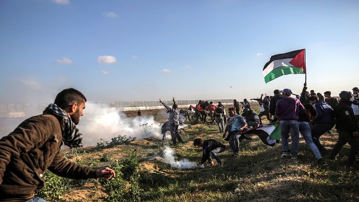 Cada viernes los palestinos se apersonan a la valla fronteriza entre Israel y Gaza para exigir se les permita retornar a esta zona ancestral