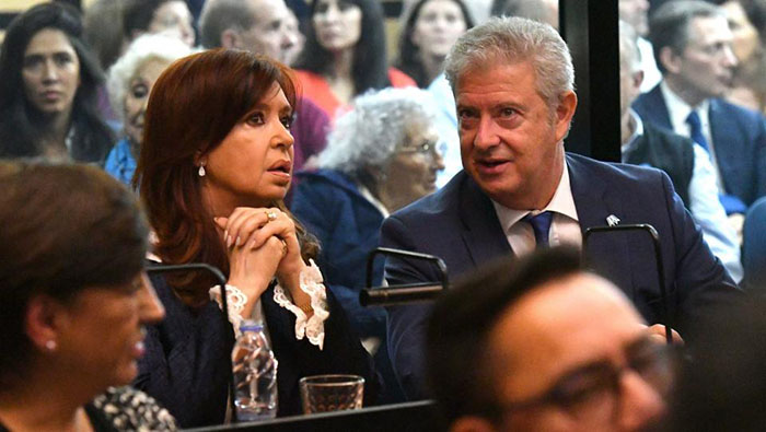 CFK califica este juicio como un acto de persecución política en plena campaña presidencial.