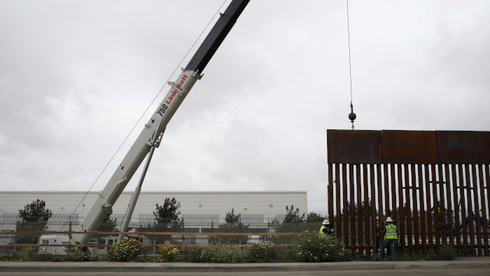 Un juez federal estadounidense ordenó suspender la reasignación de fondos para construir el muro en frontera con México.