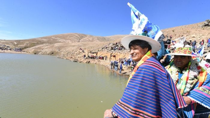 El presidente de Bolivia inaguró este miércoles una represa y sistema de riego tecnificado en la comunidad de Chiu Kharacha, del municipio de Uncía, departamento de Potosí