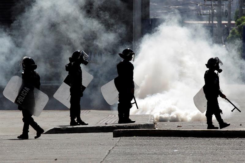 El reclamo policial ha generado un clima de desestabilización y caos en diversas localidades hondureñas