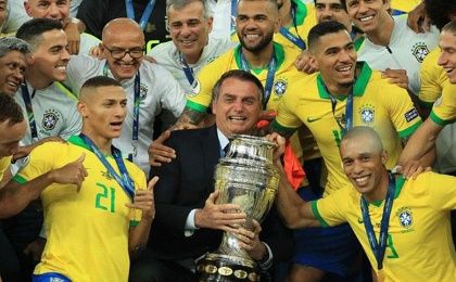 El fútbol da victoria a Brasil, mientras las políticas derrotan al pueblo