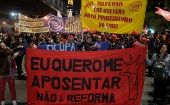 Un grupo de manifestantes se concentró cerca de la sede de esa asamblea en Brasilia para volver a protestar contra la PEC.