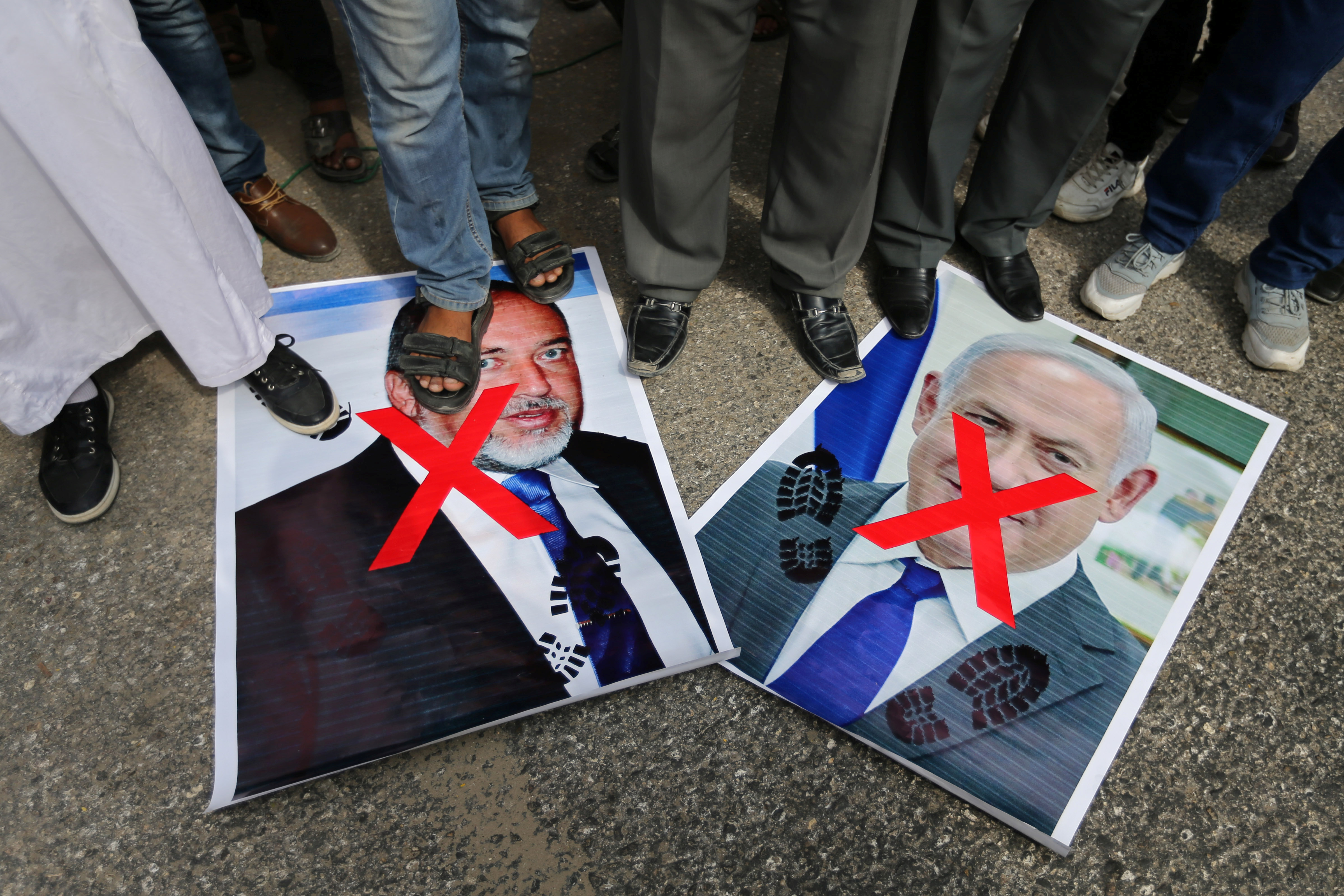 Benjamín Netanyahu asumió públicamente que no goza del respaldo suficiente para formar un Gobierno de derecha por si solo.