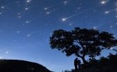Esta lluvia de meteoros se produce gracias a los restos del cometa Halley y el cruce que hace la Tierra con estos residuos de estrella.