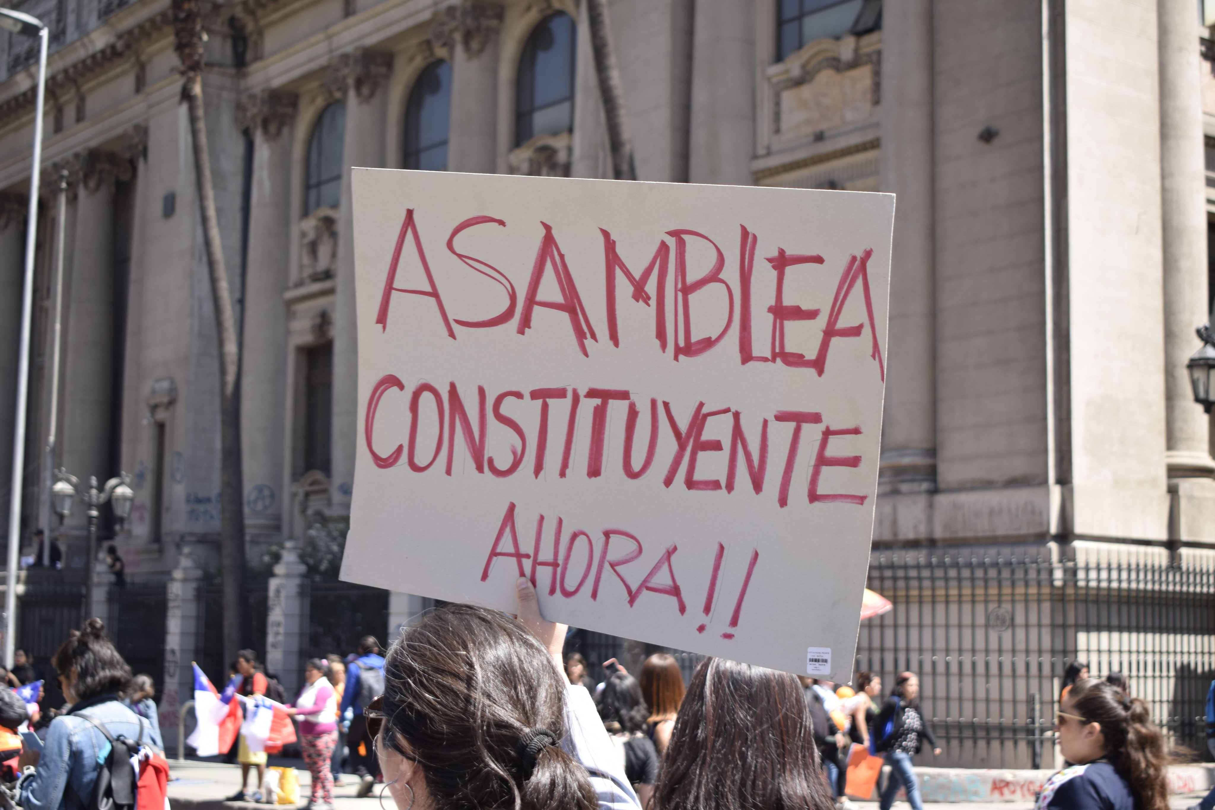 De acuerdo con el Gobierno de Piñera, el texto constitucional elaborado por los parlamentarios debe ser sometido a un plebiscito aprobatorio.