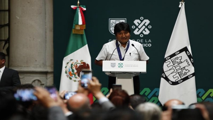 Los manifestantes se declararon en movilización permanente hasta que Morales sea repuesto en su cargo como mandatario de Bolivia.