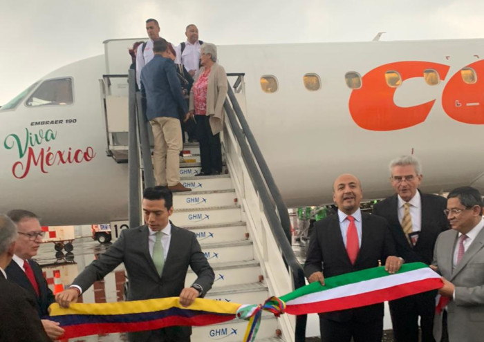 El subsecretario mexicano de Relaciones Exteriores, Maximiliano Reyes Zúñiga, destacó en su cuenta de Twitter, el arribo de avión de Conviasa.