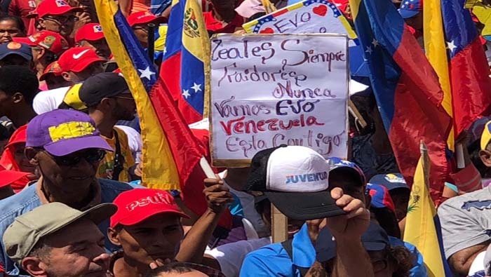 En Caracas, el chavismo marcha en apoyo a la Revolución Bolivariana y al presidente Nicolás Maduro.