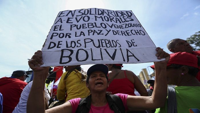 Una multitud salió a las calles de Caracas para rechazar el fascismo en Bolivia que impuso un Gobierno de facto y ha masacrado a quienes protestan en contra.