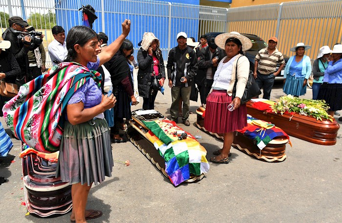 El director del Hospital México de la localidad, Guadalberto Lara, dijo que la mayoría de los fallecidos presentaban disparos y describió la masacre  de Sacaba como la peor violencia que vio en sus 30 años de carrera.