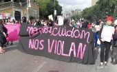 Las manifestantes expresaron su rechazo a las agresiones de los Carabineros (policía militar) contra las mujeres que han participado en las protestas.