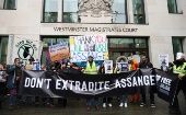 La abogada del ciberactivista australiano, Gareth Pierce, solicitó al tribunal tiempo adicional para que Assange estudie el expediente.