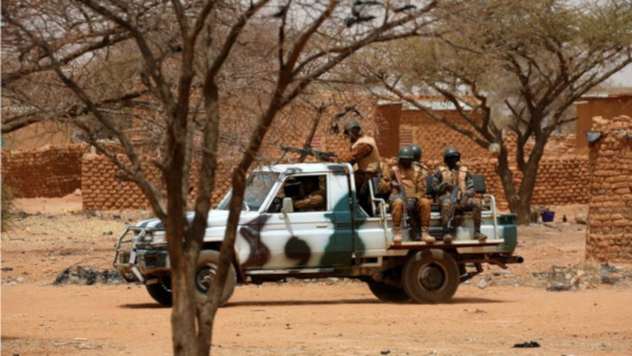 Extremistas mataron a 11 soldados durante una emboscada en Burkina Faso.