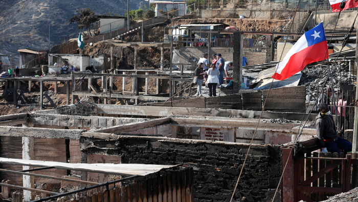 “Es un incendio bastante confinado. Esa es la buena noticia, la mala noticia es el aumento de casas, viviendas, siniestradas”, lamentó el intendente Jorge Martínez.