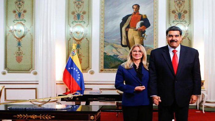 El presidente Nicolás Maduro junto a la primera dama, Cilia Flores, ofreció un mensaje de paz y solidaridad en el marco de fin de año.