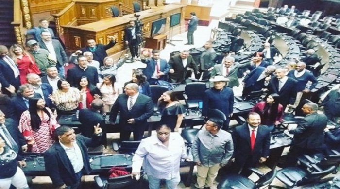 Asamblea Nacional retrasó el inicio de la sesión para elegir a su junta directiva.