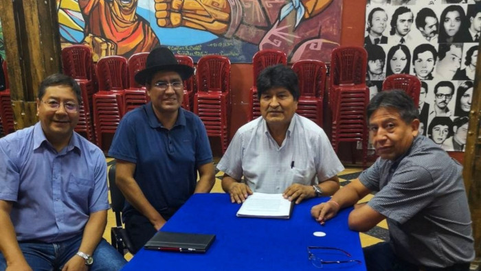 El presidente boliviano Evo Morales y los precandidatos presidenciales del MAS firmaron un acuerdo por la unidad.