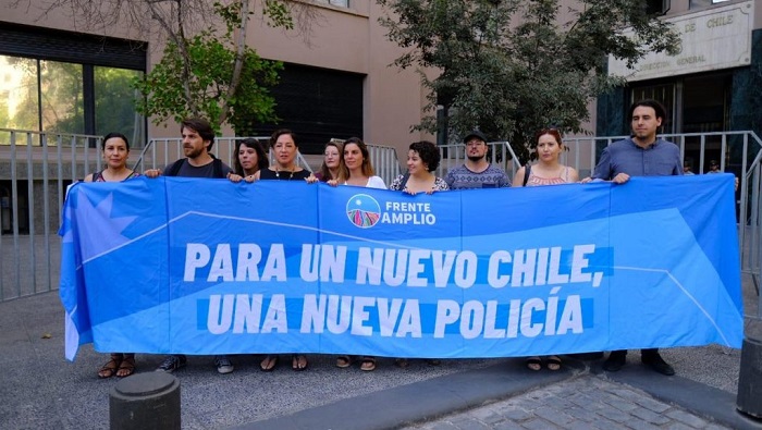 Los dirigentes del Frente Amplio condenaron la represión de la que han sido víctimas los chilenos por parte de Carabineros.