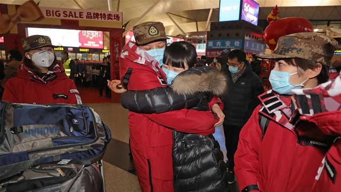 Las fuerzas armadas han enviado a Wuhan más de 4.000 médicos en tres grandes grupos para apoyar el combate contra la enfermedad.