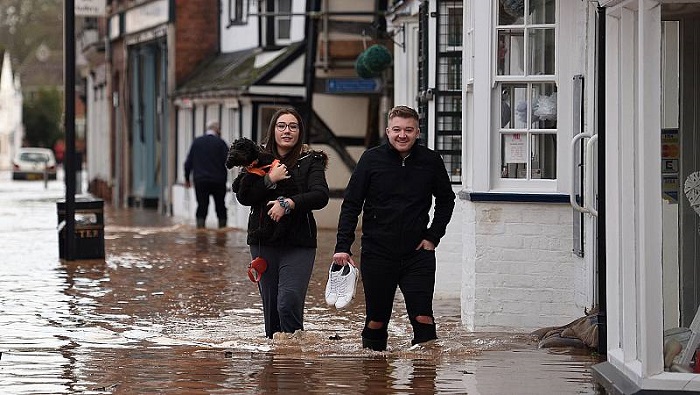 El paso de la tormenta Dennis afectó a las comunidades de Yorkshire y Gales, y ocasionó daños en gran parte del Reino Unido