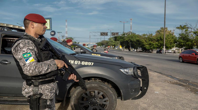 Funcionarios policiales exigen mejoras salariales en 12 estados de Brasil.
