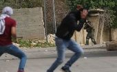 El joven agredido por las fuerzas militares de Israel sufrió una grave herida en un pie.