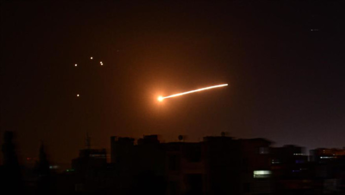Los sistemas de defensa antiaérea de Siria repelieron un ataque con misiles la noche del lunes.