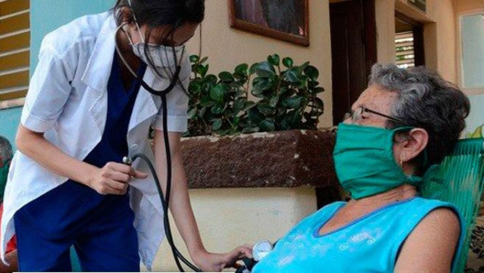 Cuba ha garantizado la atención médica de calidad y gratuita, pese al recrudecimiento del bloqueo estadounidense en medio de la pandemia.