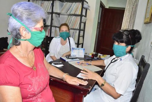 El doctor Durán destacó la labor de las pesquisas como parte de los protocolos establecidos por la isla en el combate contra el coronavirus.