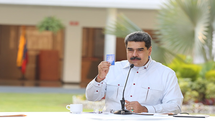 El presidente Maduro comunicó en cadena nacional que todos los pacientes con contagios o sospechosos, están recibiendo atención pertinente por las autoridades sanitarias.