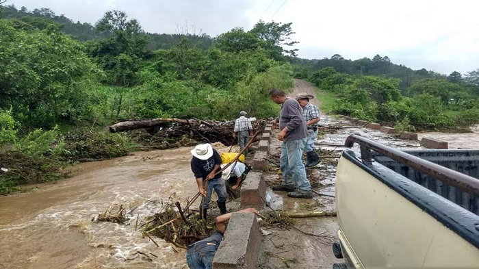 Las agencias gubernamentales de Guatemala monitorean los daños dejados por las intensas lluvias de Amanda.