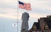 En Boston se decapitó una estatua de Cristóbal Colón como protesta ante la explotación.
