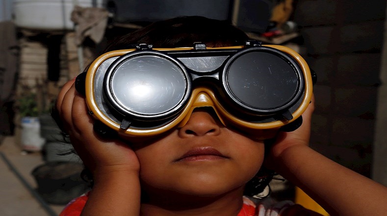 Los eclipses solares necesitan ser vistos con gafas de protección especial. De lo contrario pueden causar daños oculares. 