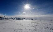 El doctor Clem dijo el aumento en la temperatura del Polo Sur se debió, en parte a una sucesión de eventos en los trópicos.