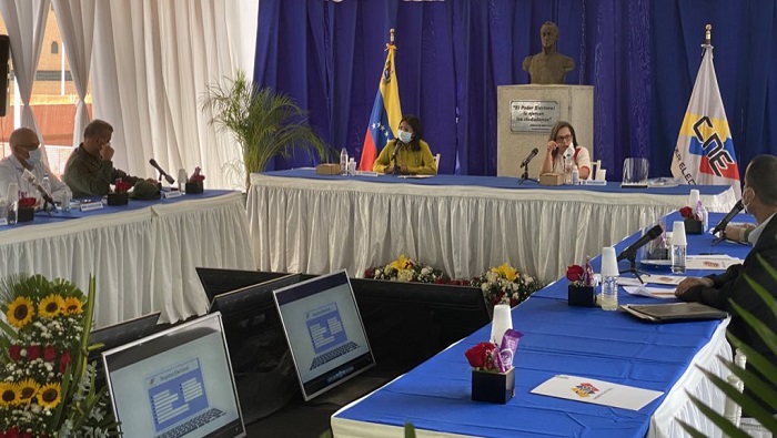 La funcionaria del órgano electoral también convocó a la población venezolana a acudir, cumpliendo las medidas y protocolos sanitarios, a la jornada especial de Actualización y Registro Electoral.