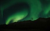 Las auroras boreales son un espectacular fenómeno luminoso, visible, sobre todo, en regiones por encima de los círculos polares