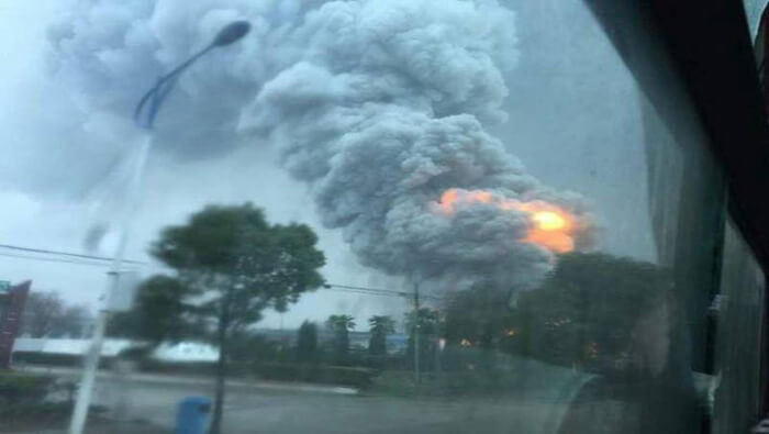 La explosión en la fábrica de productos químicos tuvo lugar en horas de la tarde del lunes,