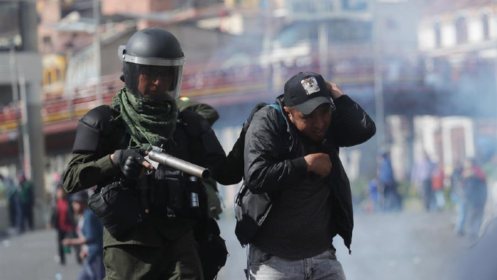 Según cálculos de la entidad denunciante, la represión de las protestas contra el golpe de Estado de 2019 dejó unos 21 muertos y más de 70 heridos en Bolivia.