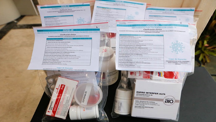 A todos los pacientes con Covid-19 se les entrega su kit de tratamiento, con todas las medicinas.