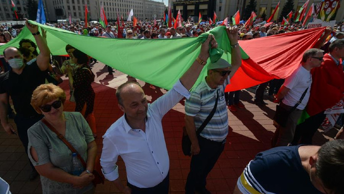 Los partidarios del presidente reelecto, Alexander Lukashenko, protagonizaron este domingo una multitudinaria marcha en la capital, Minsk.