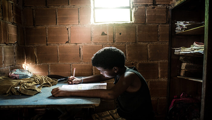 Según Unicef los niños que sí pudieron seguir clases a distancia tuvieron condiciones desfavorables en sus hogares.