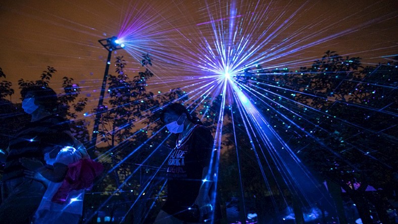 China, uno de los pioneros en temas tecnológicos, presenta en este festival ingeniosos sistemas de luces para cautivar a sus visitantes.